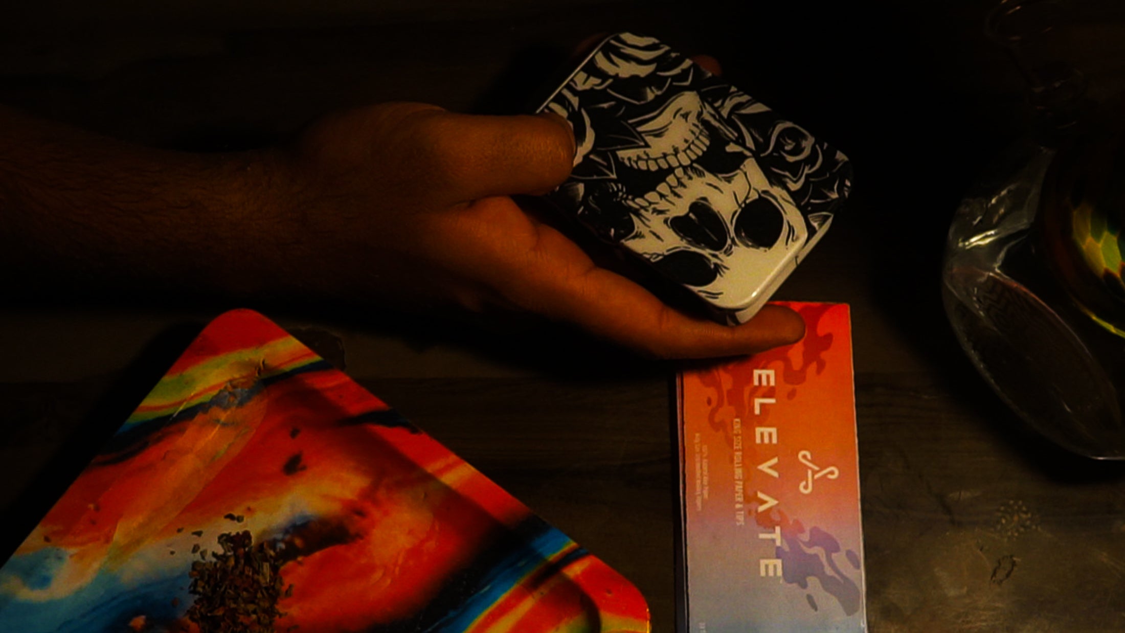 Elevate Stores' Stylish Rolling Trays: Elevate Your Smoking Ritual