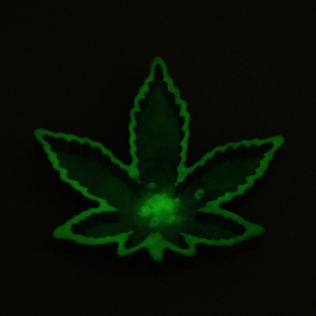 Hemp Leaf Resin Glow in the Dark Ash Tray