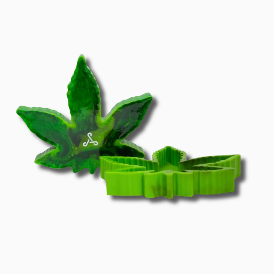 Hemp Leaf Resin Glow in the Dark Ash Tray